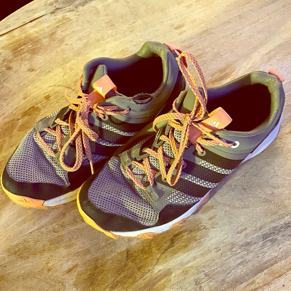 Women’s pre loved Adidas sz 8.5